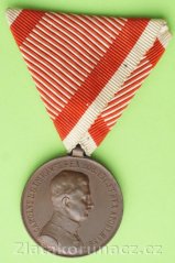 Medaile Za statečnost bronzová medaile Karel na vojenské stuze