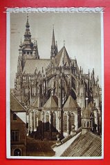 Praha - Chrám sv. Víta, pohled přes střechu zezadu