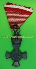 Záslužný kříž železný s korunkou na válečné stuze
