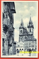 Praha - Staroměstské náměstí, orloj, lidé, auta