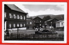Karlova Studánka - domy,kašna