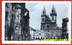 Praha - Staroměstské náměstí, hodiny, lidé, auta, obchod