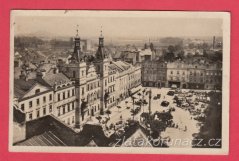 Pardubice - Náměstí, auta, lidé