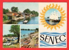 Senec - auta na louce, lidé u vody, molo u chatek