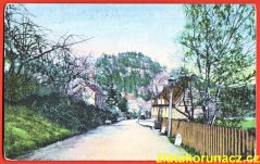 Hřensko - Ulice, domy, les