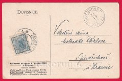 Dívka v kroji se džbánkem