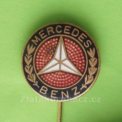Mercedes Benz červená