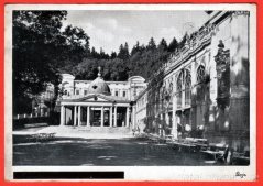 Mariánské Lázně - budova, lavičky