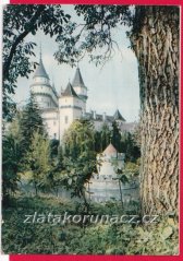 Bojnice - zámek za stromem
