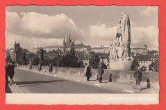 Praha - Hradčany, Chrám Sv. Víta, pohled z Karlova mostu, lidé