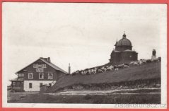 Beskydy - kaple a turistická útulna na Radhošti- ovce