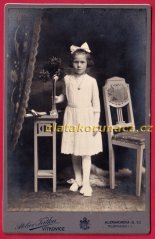 Dívka s mašlí II - ateliér Fr. Tatka - Vítkovice