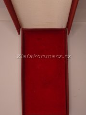 Krabička na vyznamenání - bordó