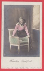 Sedící žena