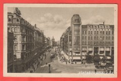 Praha - Příkopy, tramvaj, auta, lidé